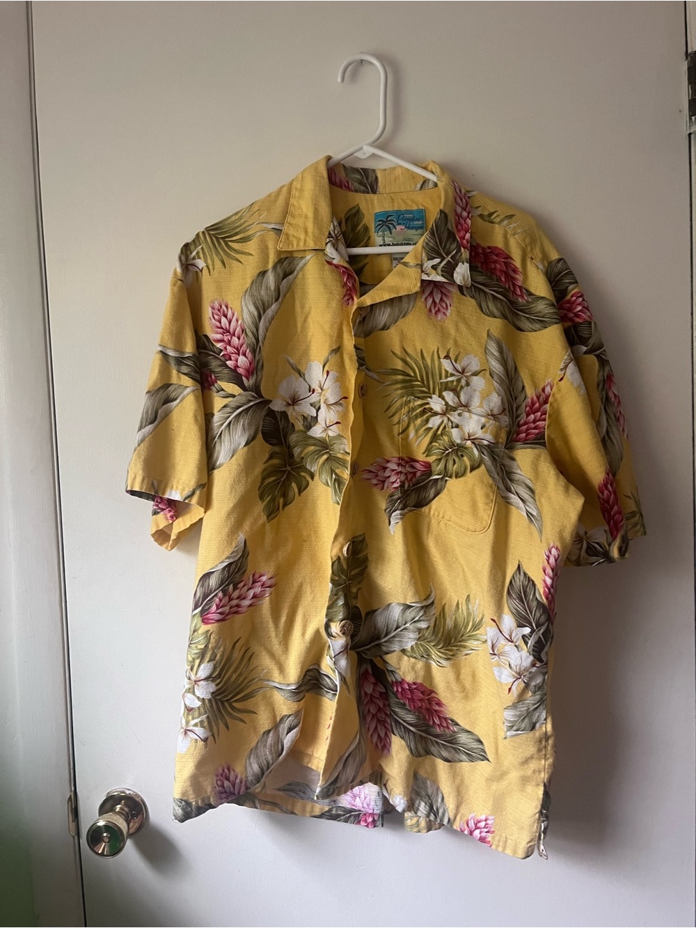 Paradise on a Hanger Vintage Mens Yellow Floral Hawaiian Button-Up Shirt XL